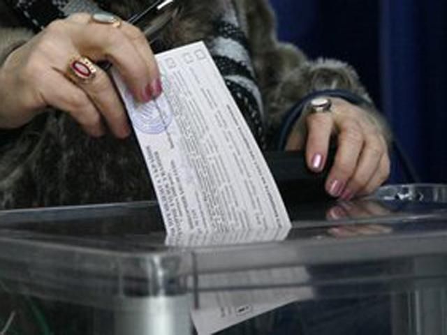 У Львові жінка забрала бюлетень "на пам’ять" У Львові жінка забрала бюлетень "на пам’ять"