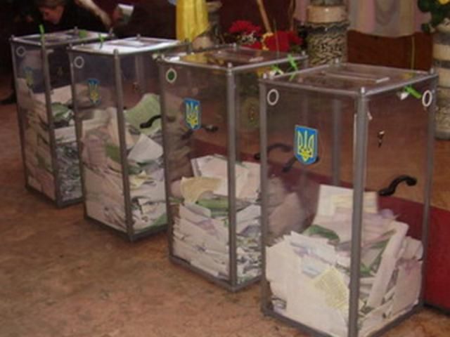 "Батьківщина": У Києві на деяких дільницях вже підписали протоколи з підсумками "Батьківщина": У Києві на деяких дільницях вже підписали протоколи з підсумками