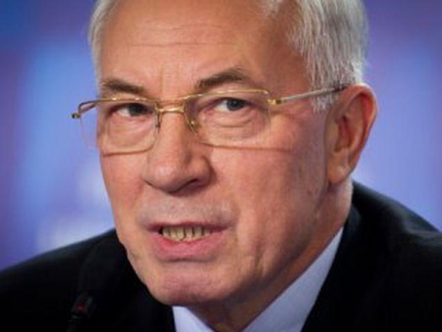 Азаров відмовився відповідати, чи залишиться на посаді прем'єра Азаров відмовився відповідати, чи залишиться на посаді прем'єра