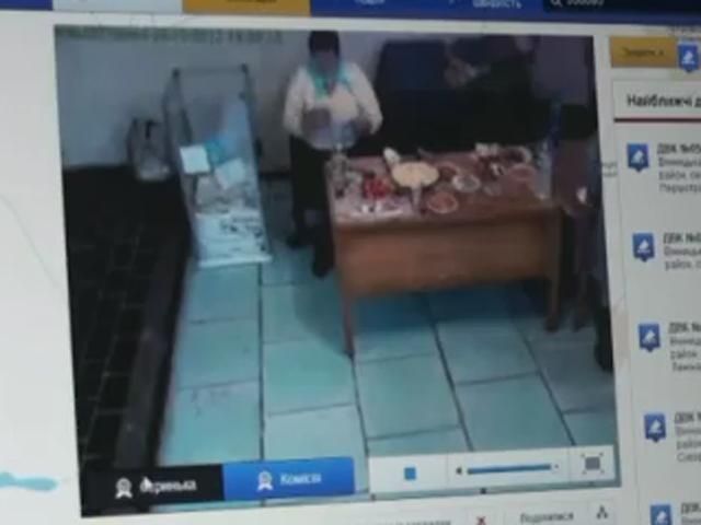 Члены УИК устроили застолье сразу во время выборов (Видео) Члены УИК устроили застолье сразу во время выборов (Видео)