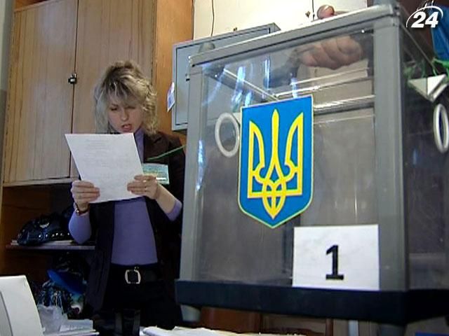 ЦВК опрацьовує протоколи з окружних виборчих комісій ЦВК опрацьовує протоколи з окружних виборчих комісій