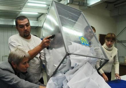 На 8 из 13 округов Киева побеждают представители "Батькивщины" На 8 из 13 округов Киева побеждают представители "Батькивщины"