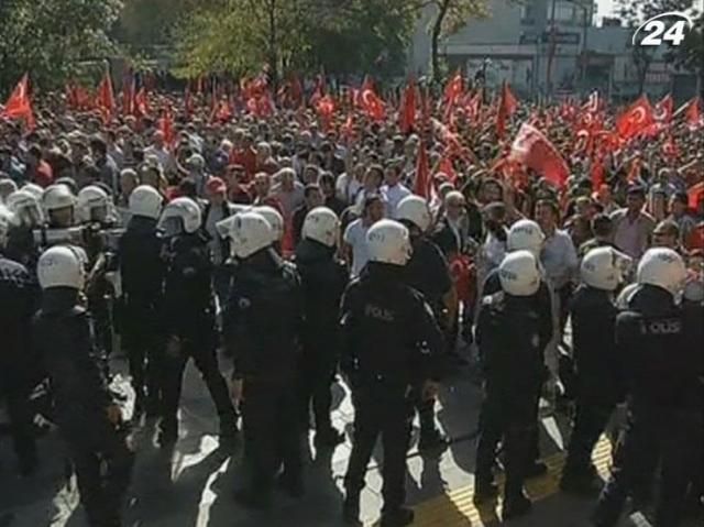 В Анкарі опозиціонери побилися з поліцією