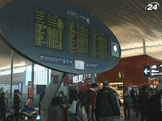 В США закрывают аэропорты из-за урагана "Сэнди" В США закрывают аэропорты из-за урагана "Сэнди"