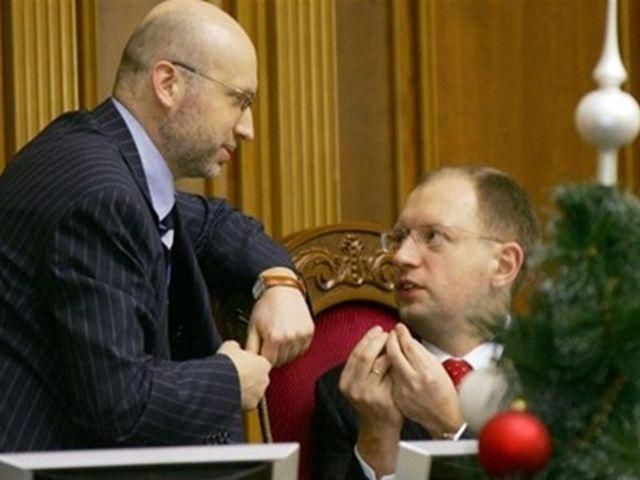 Турчинов та Яценюк зібралися в ОВК, щоб "пришвидшити" підрахунок голосів Турчинов та Яценюк зібралися в ОВК, щоб "пришвидшити" підрахунок голосів