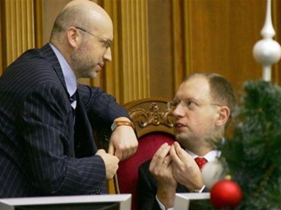 Турчинов та Яценюк зібралися в ОВК, щоб "пришвидшити" підрахунок голосів