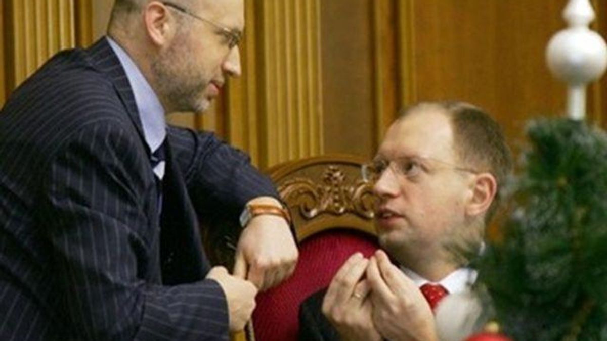Турчинов та Яценюк зібралися в ОВК, щоб "пришвидшити" підрахунок голосів Турчинов та Яценюк зібралися в ОВК, щоб "пришвидшити" підрахунок голосів