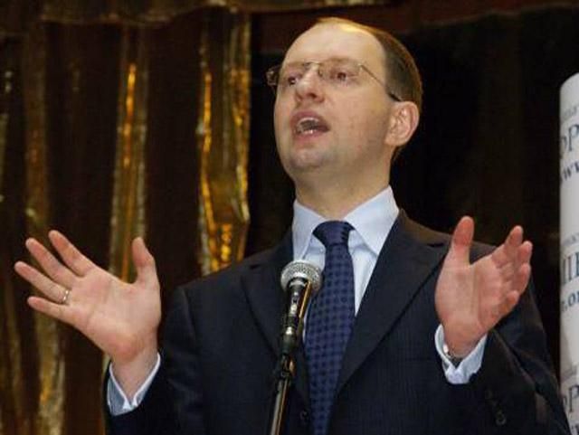 Яценюк говорит, что на округах происходят фальсификации Яценюк говорит, что на округах происходят фальсификации