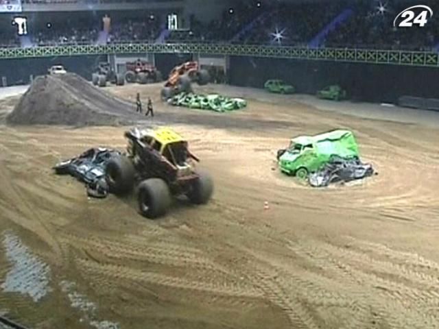 В Гданьске состоялись заезды монстр-траков В Гданьске состоялись заезды монстр-траков