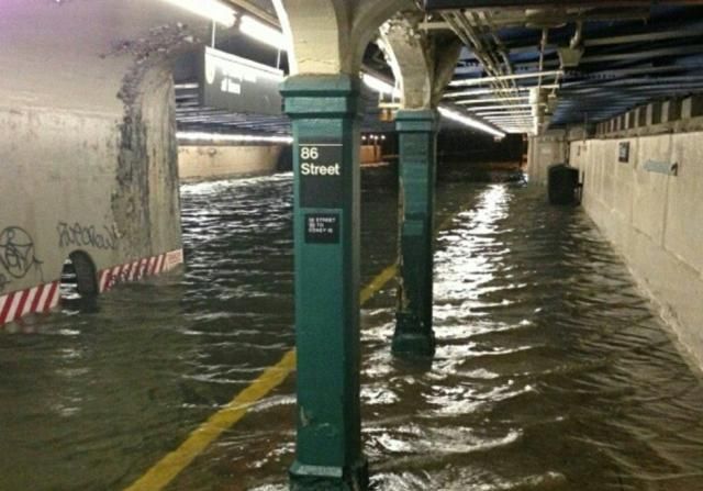 Влада Нью-Йорка: Шторм "Сенді" спричинив колапс транспортної системи Влада Нью-Йорка: Шторм "Сенді" спричинив колапс транспортної системи