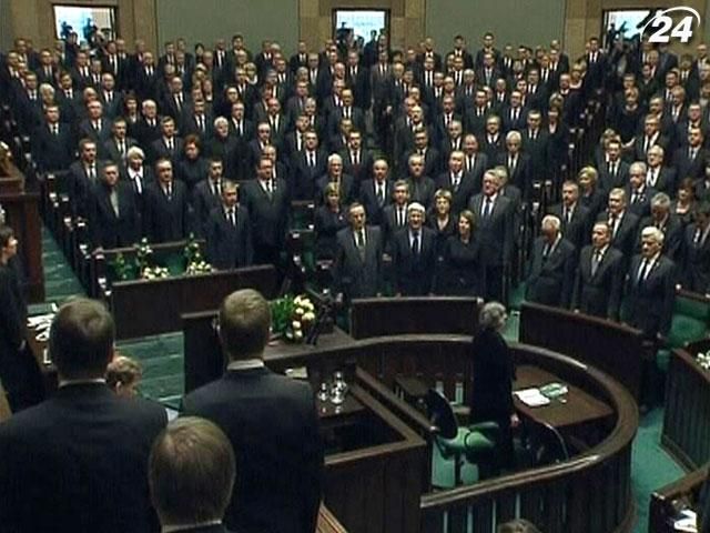 Польская оппозиция требует отправить правительство в отставку Польская оппозиция требует отправить правительство в отставку