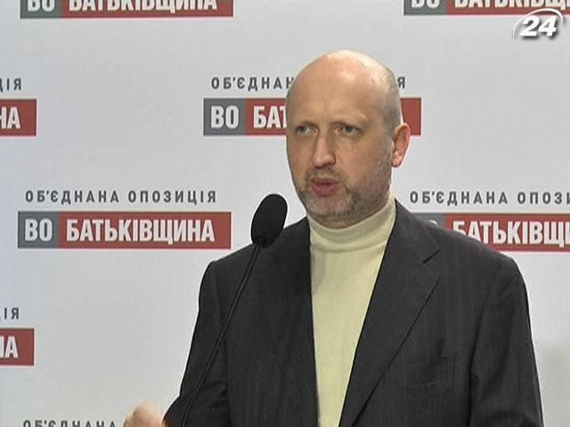 Турчинов: Влада блокує роботу ОВК, де перемагає опозиція