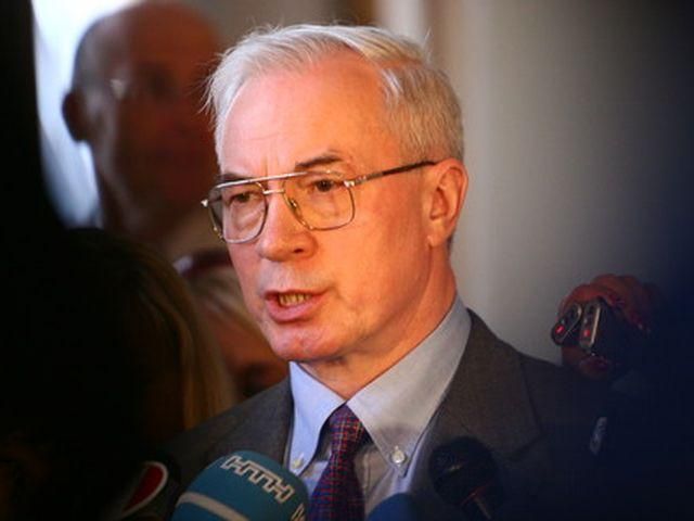 Азаров просит у международных наблюдателей конкретики Азаров просит у международных наблюдателей конкретики