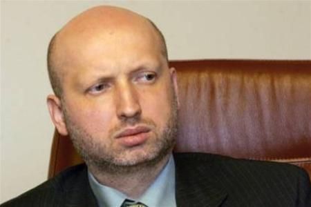 Турчинов: Наш депутат лежит на коробках с бюллетенями уже два дня