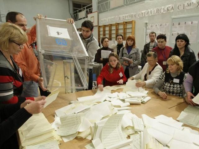 У Києві з округу зник голова ДВК разом з печаткою - 31 жовтня 2012 - Телеканал новин 24 У Києві з округу зник голова ДВК разом з печаткою - 31 жовтня 2012 - Телеканал новин 24