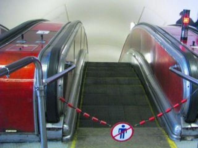 Кроссовок остановил работу станции киевского метро в час Кроссовок остановил работу станции киевского метро в час