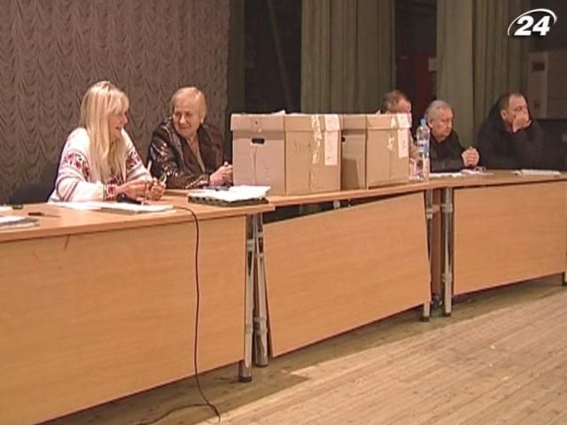 У 211-му окрузі 3 доби не можуть порахувати голосів виборців У 211-му окрузі 3 доби не можуть порахувати голосів виборців