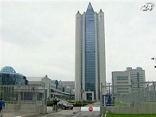 Чистая прибыль "Газпрома" снизилась на треть Чистая прибыль "Газпрома" снизилась на треть