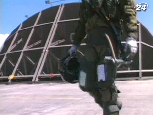 Льотний костюм пілота постійно вдосконалюється Льотний костюм пілота постійно вдосконалюється