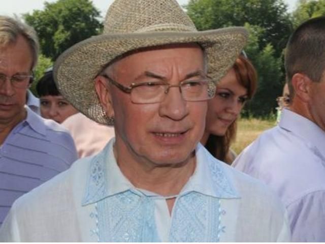 Азаров считает, что слухи о подорожании хлеба связаны с победой оппозиции Азаров считает, что слухи о подорожании хлеба связаны с победой оппозиции