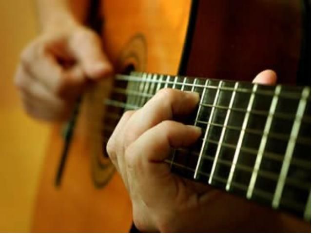 Под ОИК № 223 начали скандировать лозунги и петь гимн (Фото) Под ОИК № 223 начали скандировать лозунги и петь гимн (Фото)