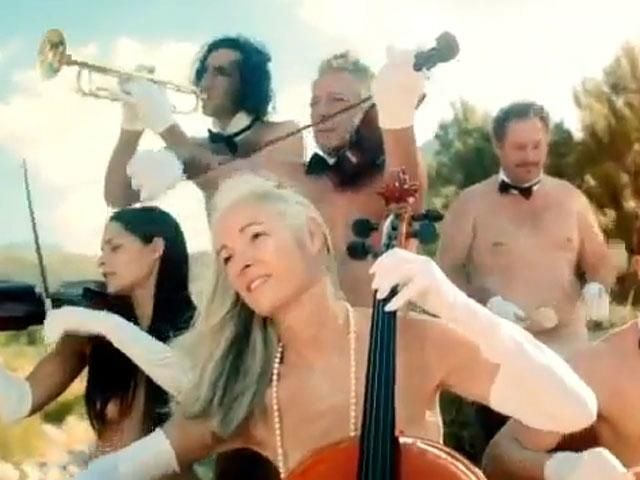 У Британії заборонили рекламу шинки з голими людьми (Фото) У Британії заборонили рекламу шинки з голими людьми (Фото)