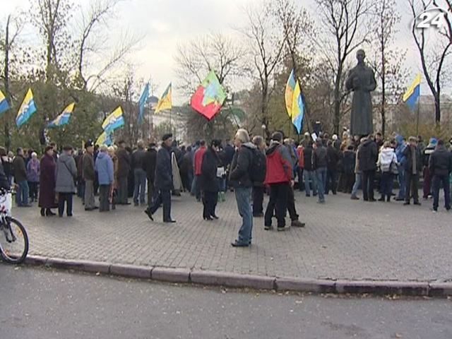 Мітингувальники в Києві поділилися на 2 табори
