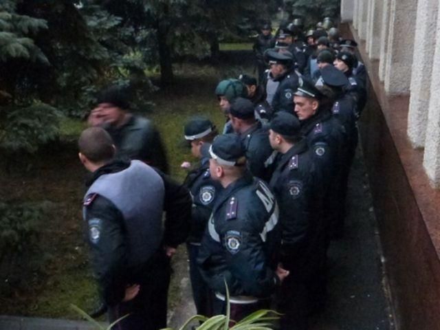 До ЦВК привезли протокол скандального округу №132 До ЦВК привезли протокол скандального округу №132