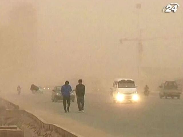 По территории Китая пронеслась песчаная буря По территории Китая пронеслась песчаная буря