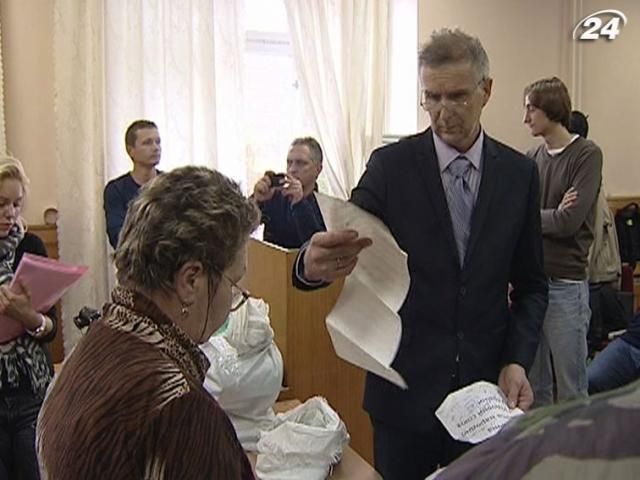 Канадські спостерігачі зафіксували грубі порушення на виборах Канадські спостерігачі зафіксували грубі порушення на виборах