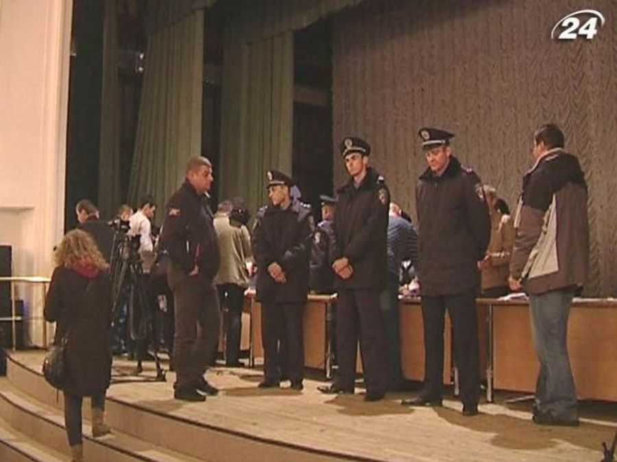 Тривають напружені протистояння на 211 та 223 округах Тривають напружені протистояння на 211 та 223 округах