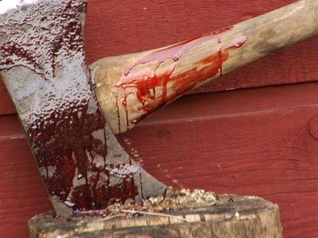 Чоловік образився на сестру і зарубав сокирою Чоловік образився на сестру і зарубав сокирою