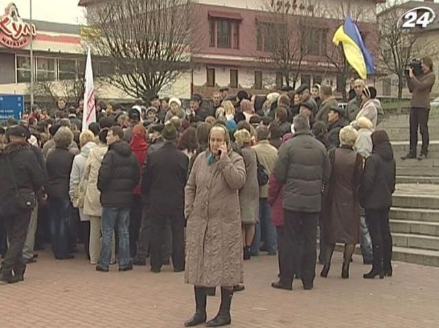 Опозиція скликає під ЦВК мітинг проти фальсифікацій Опозиція скликає під ЦВК мітинг проти фальсифікацій