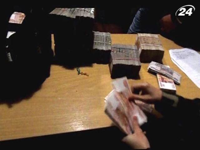Молдованин намагався незаконно ввезти в Україну 15 млн рублів Молдованин намагався незаконно ввезти в Україну 15 млн рублів