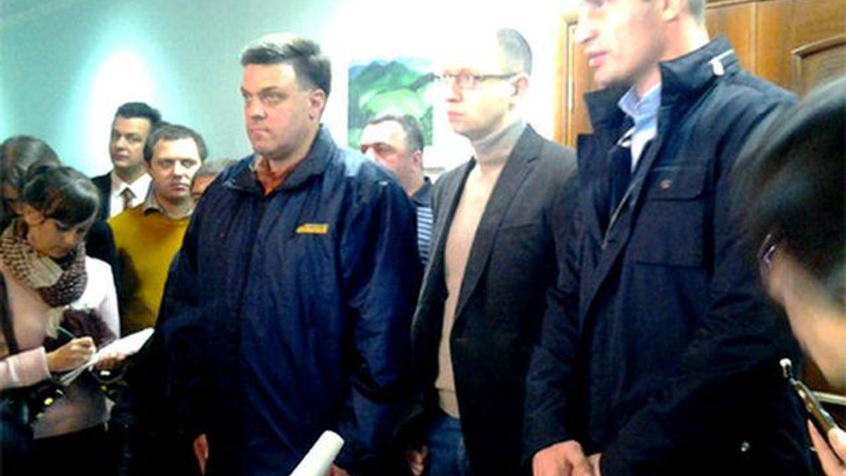 Опозиція має намір оголосити безстрокову акцію протесту Опозиція має намір оголосити безстрокову акцію протесту