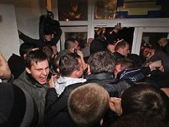 Протистояння влади і опозиції триває у 9 округах Протистояння влади і опозиції триває у 9 округах