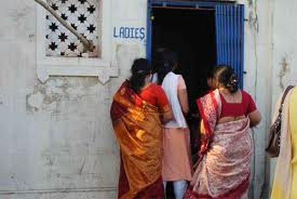 В Індії влада заохочує громадян користуватись туалетами