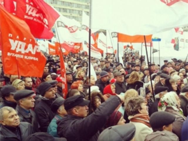 Акцію протесту під ЦВК намагалися розігнати "беркутівці" (Пряма трансляція)