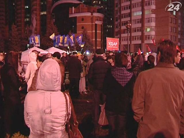 Проти фальсифікації виборів під ЦВК мітингували усю ніч
