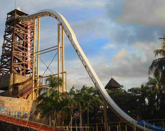 Найстрашніша у світі водяна гірка дозволяє розігнатись до 104 км на годину (Відео) Найстрашніша у світі водяна гірка дозволяє розігнатись до 104 км на годину (Відео)