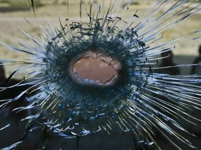 У центрі Маріуполя обстріляли трамвай У центрі Маріуполя обстріляли трамвай