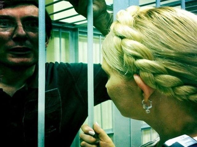 Рада відмовилась підтримати розгляд закону про амністію Тимошенко та Луценка Рада відмовилась підтримати розгляд закону про амністію Тимошенко та Луценка