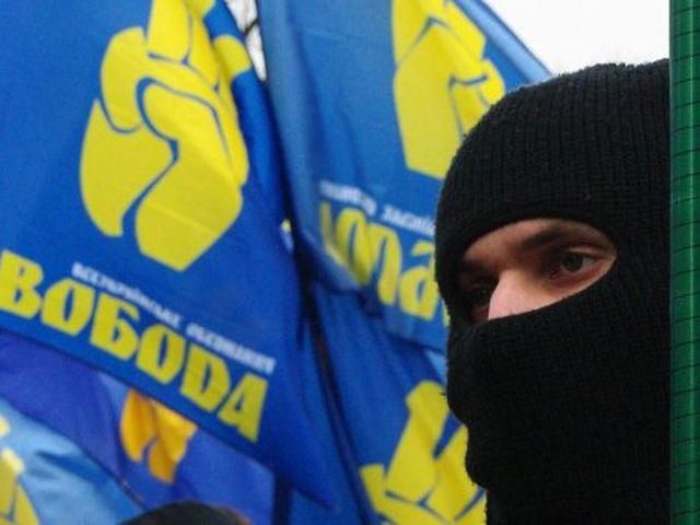 Свободівці зібрались на Майдані, щоб стежити за комуністами на Хрещатику