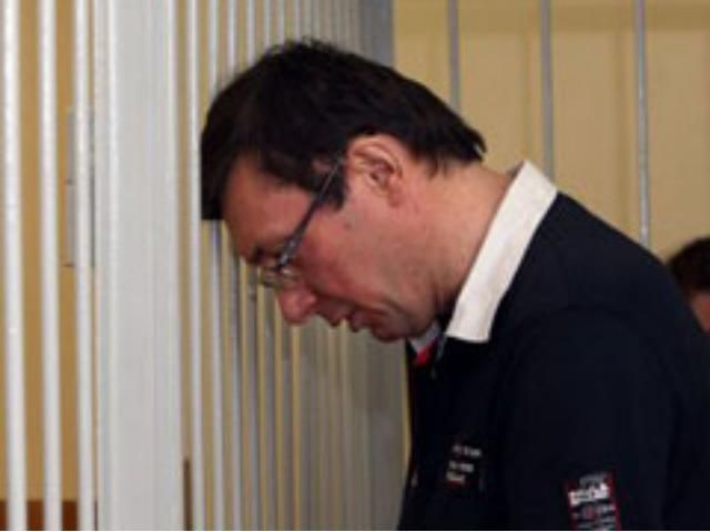 Ирина Луценко: Юрий Луценко значительно ухудшилось, он отказывается от еды Ирина Луценко: Юрий Луценко значительно ухудшилось, он отказывается от еды