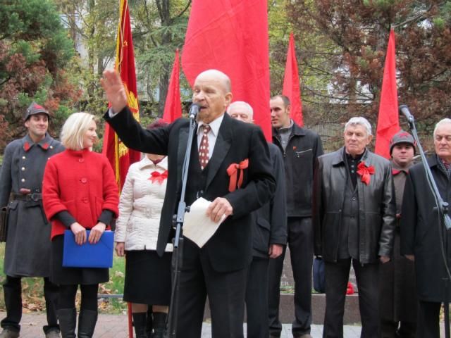 Годовщина Октябрьской революции в Крыму (Фото) Годовщина Октябрьской революции в Крыму (Фото)