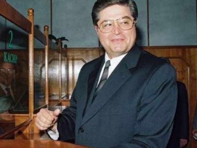 Лазаренко перевели из иммиграционного изолятора в Аделанто Лазаренко перевели из иммиграционного изолятора в Аделанто