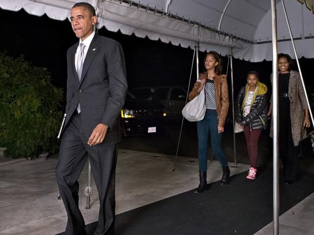 Барак Обама вернулся к работе в Белом доме (Фото)