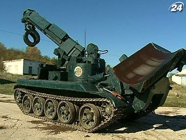 Крымские спасатели выставили на обозрение "оружие" против зимы Крымские спасатели выставили на обозрение "оружие" против зимы