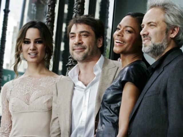 Хавьер Бардем получил звезду на Аллее Славы (Фото) Хавьер Бардем получил звезду на Аллее Славы (Фото)