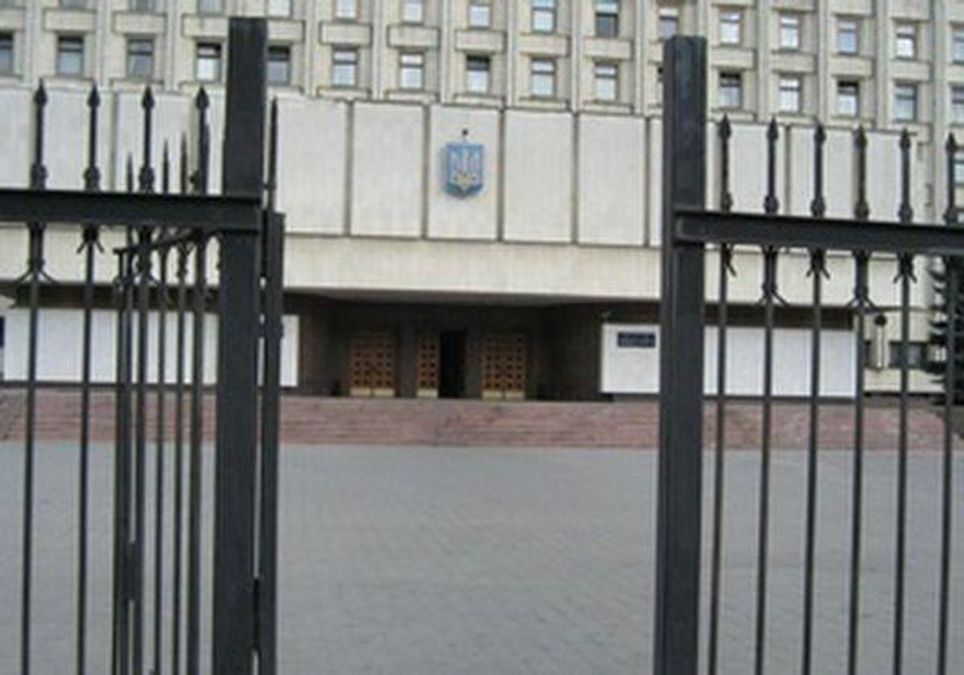 Оригинальний протокол из округа Пилипишина привезли в ЦИК Оригинальний протокол из округа Пилипишина привезли в ЦИК